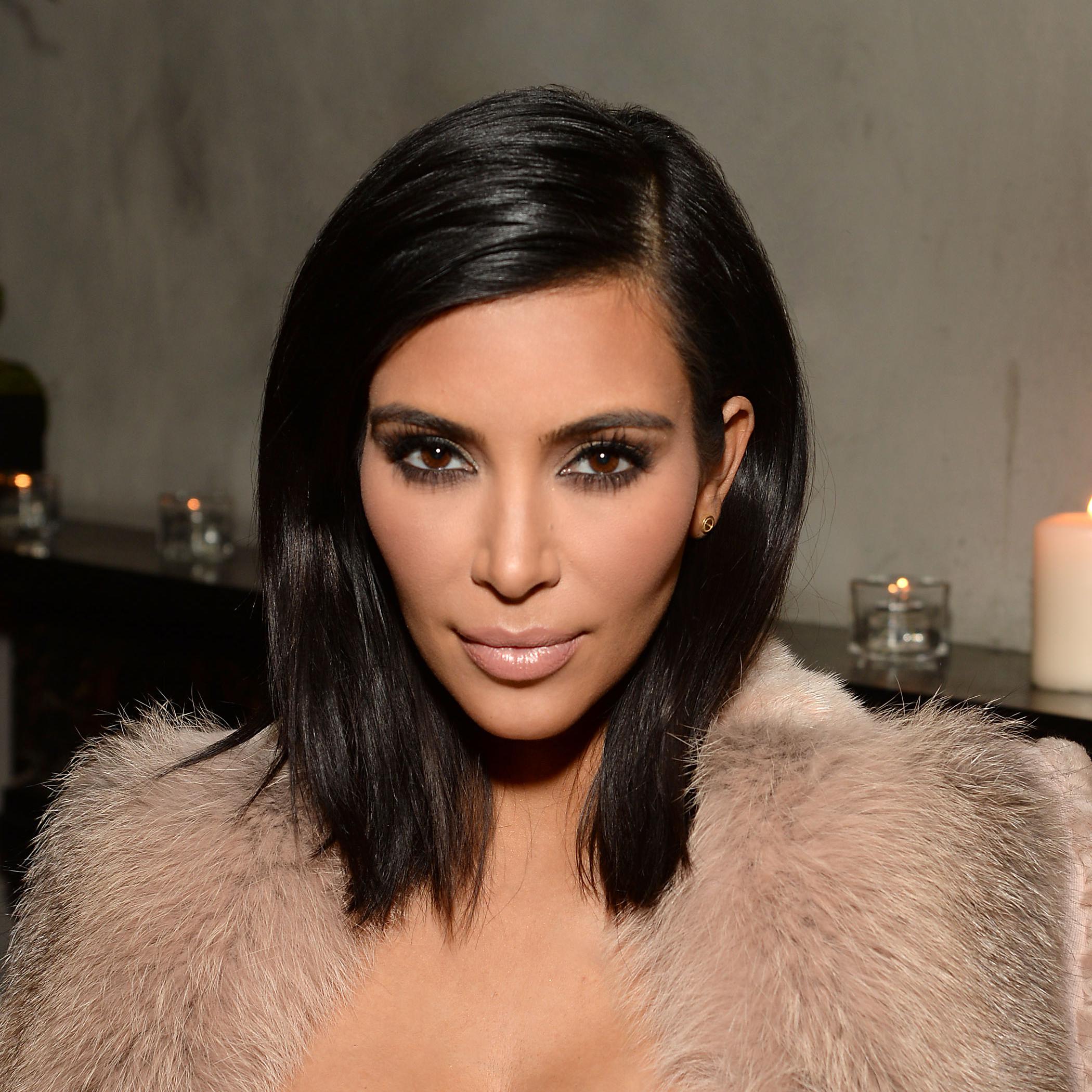 comment se coiffer a la kim kardashian