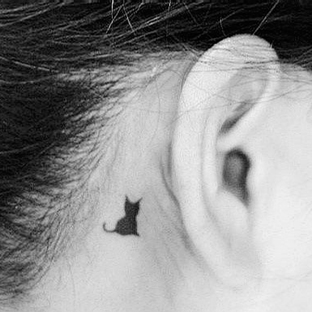 Tatouage chat noir
