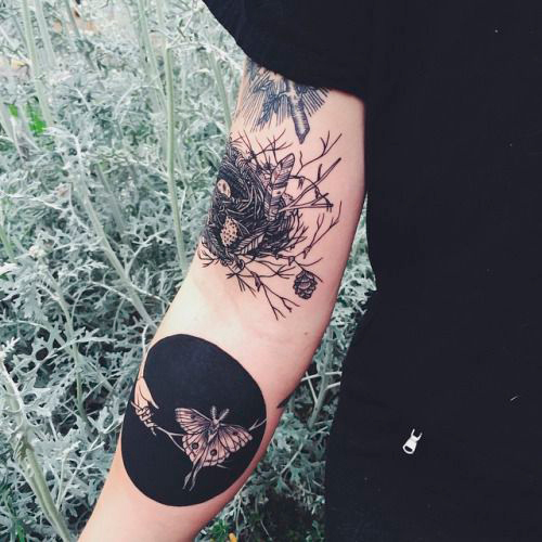 Tatouage papillon sur l