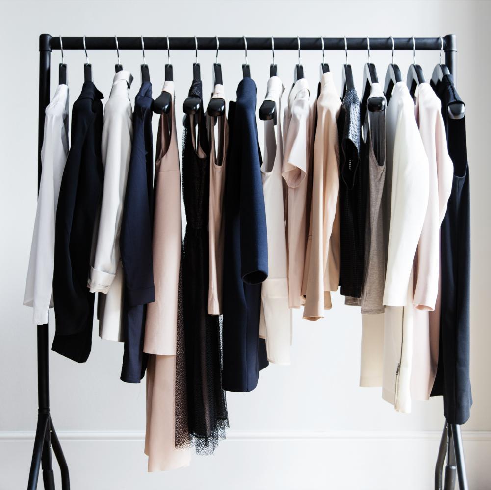 Linstant mode Vestiaire Collective présente le guide de la Fashion Detox , Elle