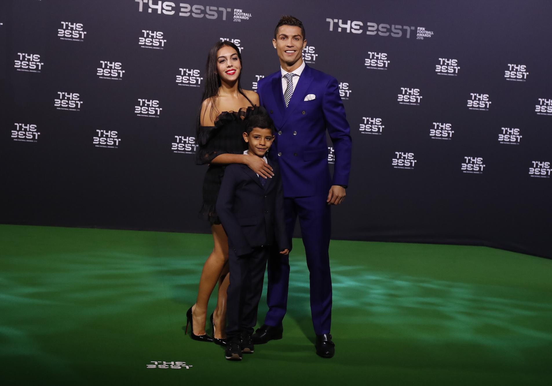 Cristiano Ronaldo : sa petite amie enceinte ? - Elle