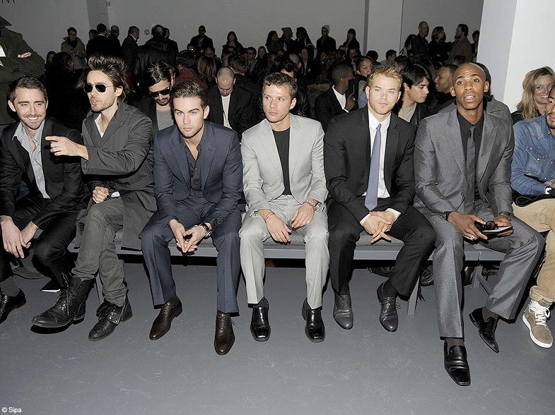 Le 1er rang du défilé Calvin Klein Les beaux gosses de la semaine du