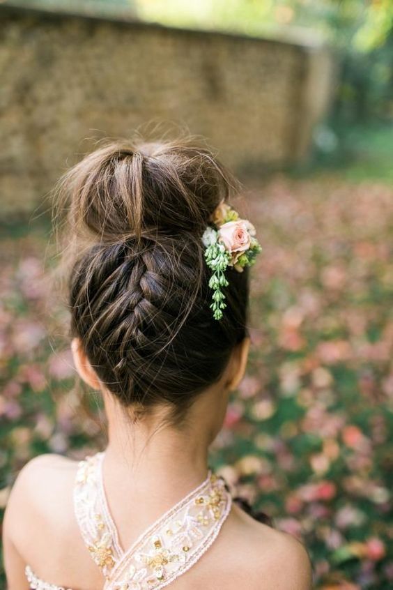 Coiffure petite fille cérémonie , 40 coiffures de petite fille qui changent des couettes , Elle
