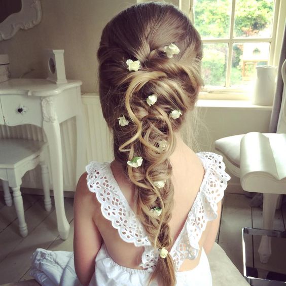 Coiffure petite fille communion , 40 coiffures de petite fille qui changent des couettes , Elle