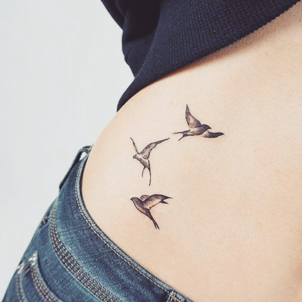 Tatouage oiseau envol - 20 tatouages d’oiseau qui vont ...